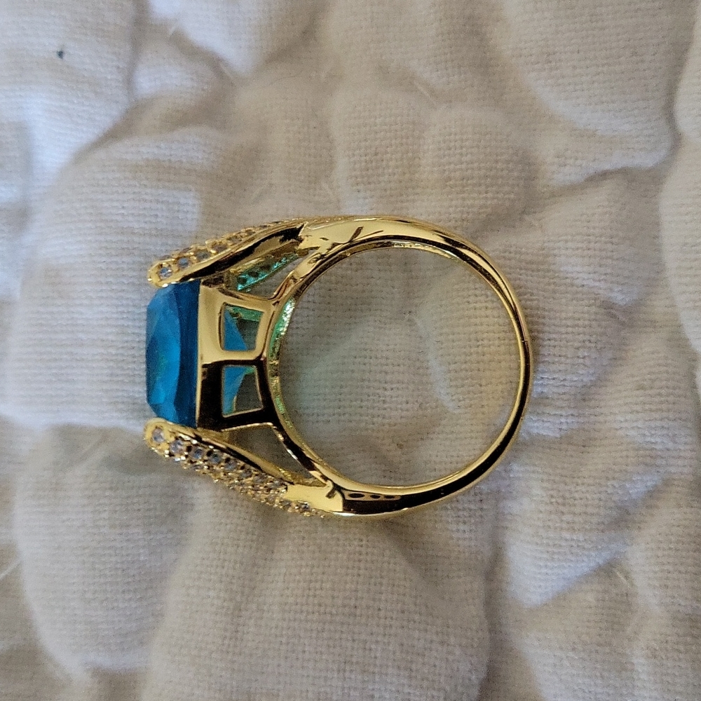 Beautiful topaz like ring